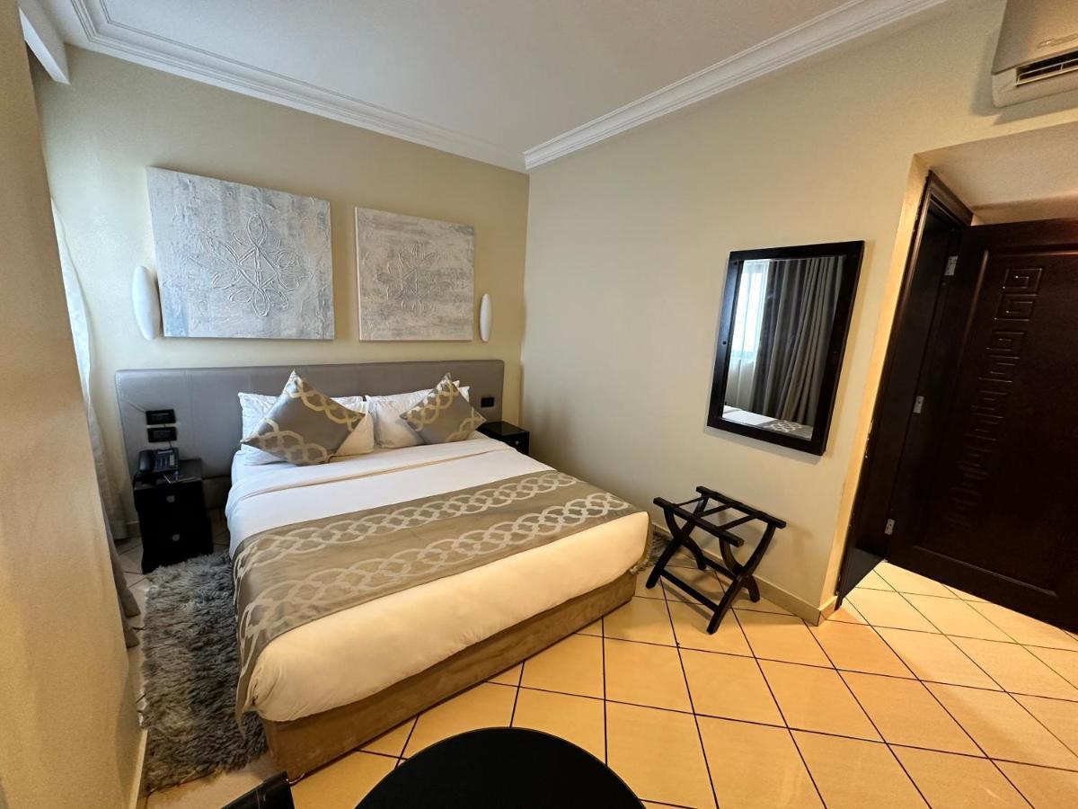Oak Plaza Hotels East Airport Acra Exterior foto