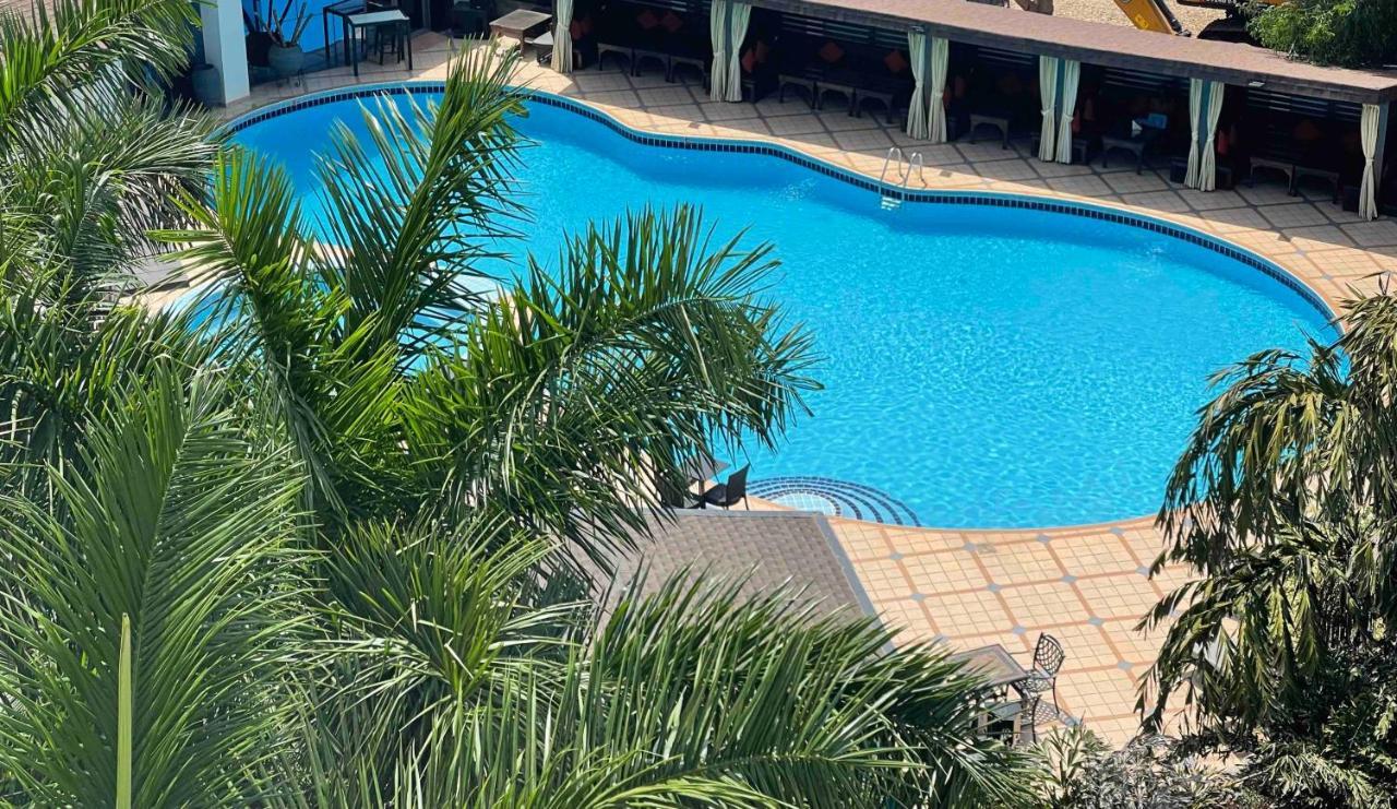 Oak Plaza Hotels East Airport Acra Exterior foto