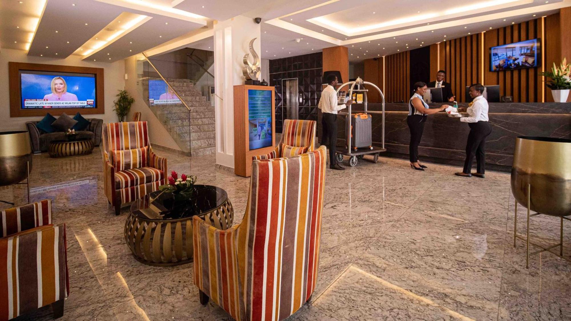 Oak Plaza Hotels East Airport Acra Exterior foto