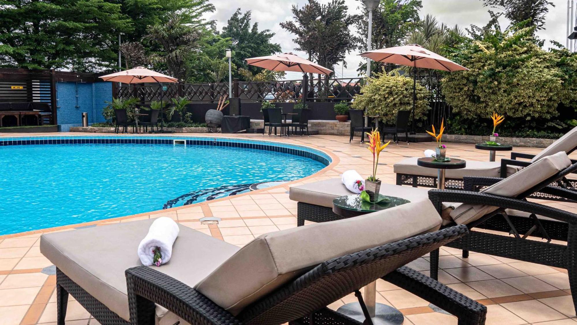 Oak Plaza Hotels East Airport Acra Exterior foto
