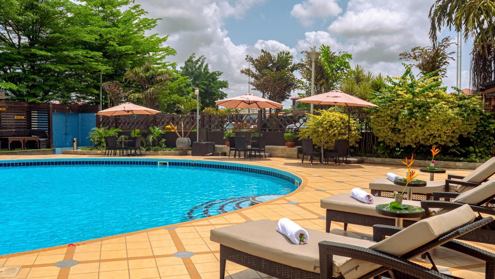 Oak Plaza Hotels East Airport Acra Exterior foto