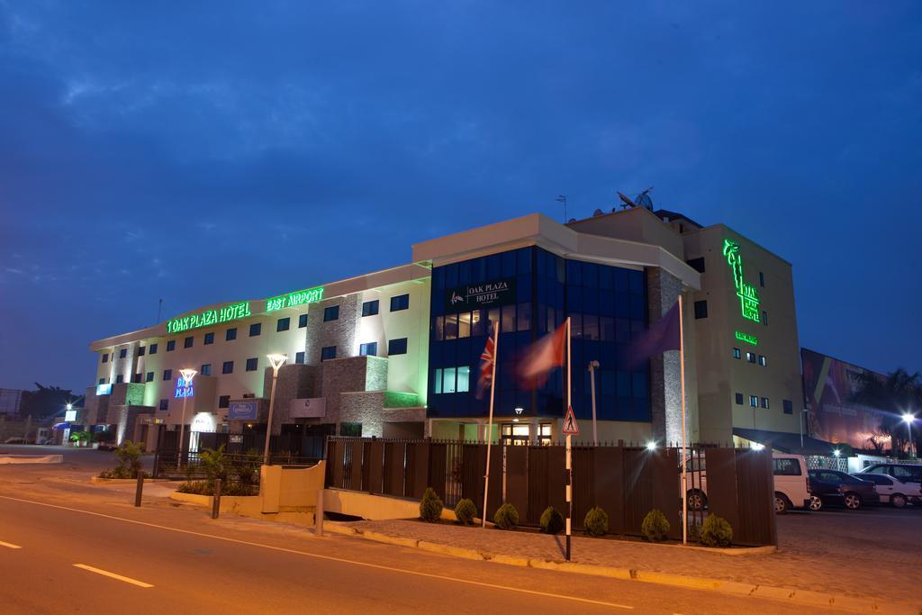 Oak Plaza Hotels East Airport Acra Exterior foto