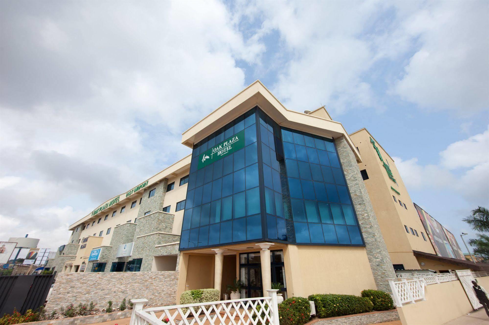 Oak Plaza Hotels East Airport Acra Exterior foto